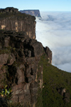 35 Venezuela - Bolivar - Canaima NP - Cliffs and clouds, at the southern edge of Roraima - photo by A. Ferrari