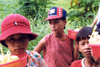 vietnam - Da nang to Hu train: children selling food (photo by Nacho Cabana)