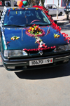 Layoune / El Aaiun, Saguia el-Hamra, Western Sahara: car with wedding decoration - Renault 19 - Blvd de Mekka - photo by M.Torres