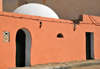 Layoune / El Aaiun, Saguia el-Hamra, Western Sahara: salmon-pink colour house - Colonial district - photo by M.Torres