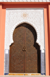 Layoune / El Aaiun, Saguia el-Hamra, Western Sahara: Moulay Abdel Aziz Great Mosque - ornamented gate - photo by M.Torres