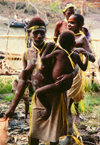West Papua / Irian Jaya - Owus village: mother and child (photo by G.Frysinger)