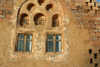 Kawkaban, Al-Mahwit Governorate, Yemen: traditional windows and stone masonry - photo by E.Andersen