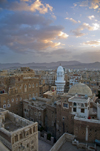 Sana'a / Sanaa, Yemen: view over Old City - mosque and old style skycrapers - UNESCO world heritage - photo by J.Pemberton