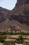 Wadi Hadhramaut, Hadhramaut Governorate, Yemen: traditional village at the base of a mountain - photo by J.Pemberton