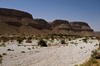 Wadi Hadramawt, Hadhramaut Governorate, Yemen: wadi floor and cliffs - dry river bed - valley view - photo by J.Pemberton