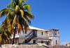 Stone Town, Zanzibar, Tanzania: coconut trees and old mansion - Shangani - photo by M.Torres