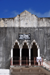 Stone Town, Zanzibar, Tanzania: Forodhani Orphanage - formerly an English Club and an Indian School - balcony with a triple arch - Mizingani road - photo by M.Torres
